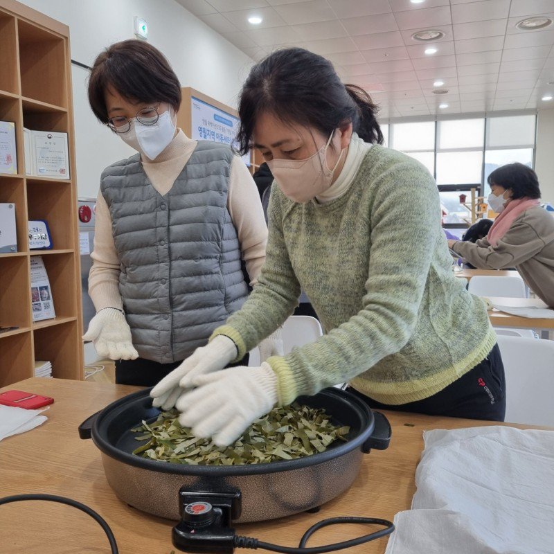 연잎 차를 만드는 것은 색다른 경험이죠